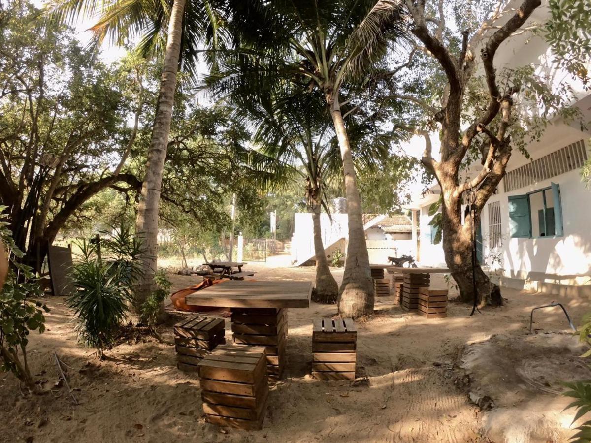 Hangover Hostels Arugam Bay Exterior photo