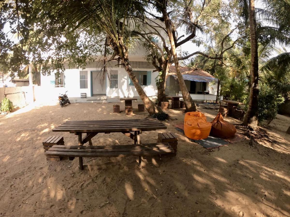 Hangover Hostels Arugam Bay Exterior photo