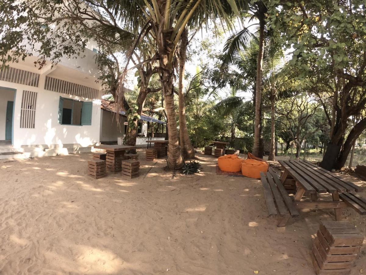 Hangover Hostels Arugam Bay Exterior photo
