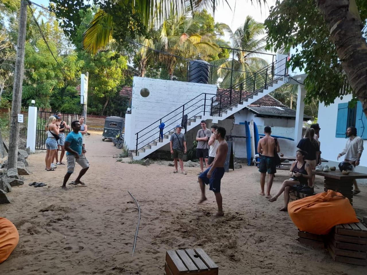 Hangover Hostels Arugam Bay Exterior photo