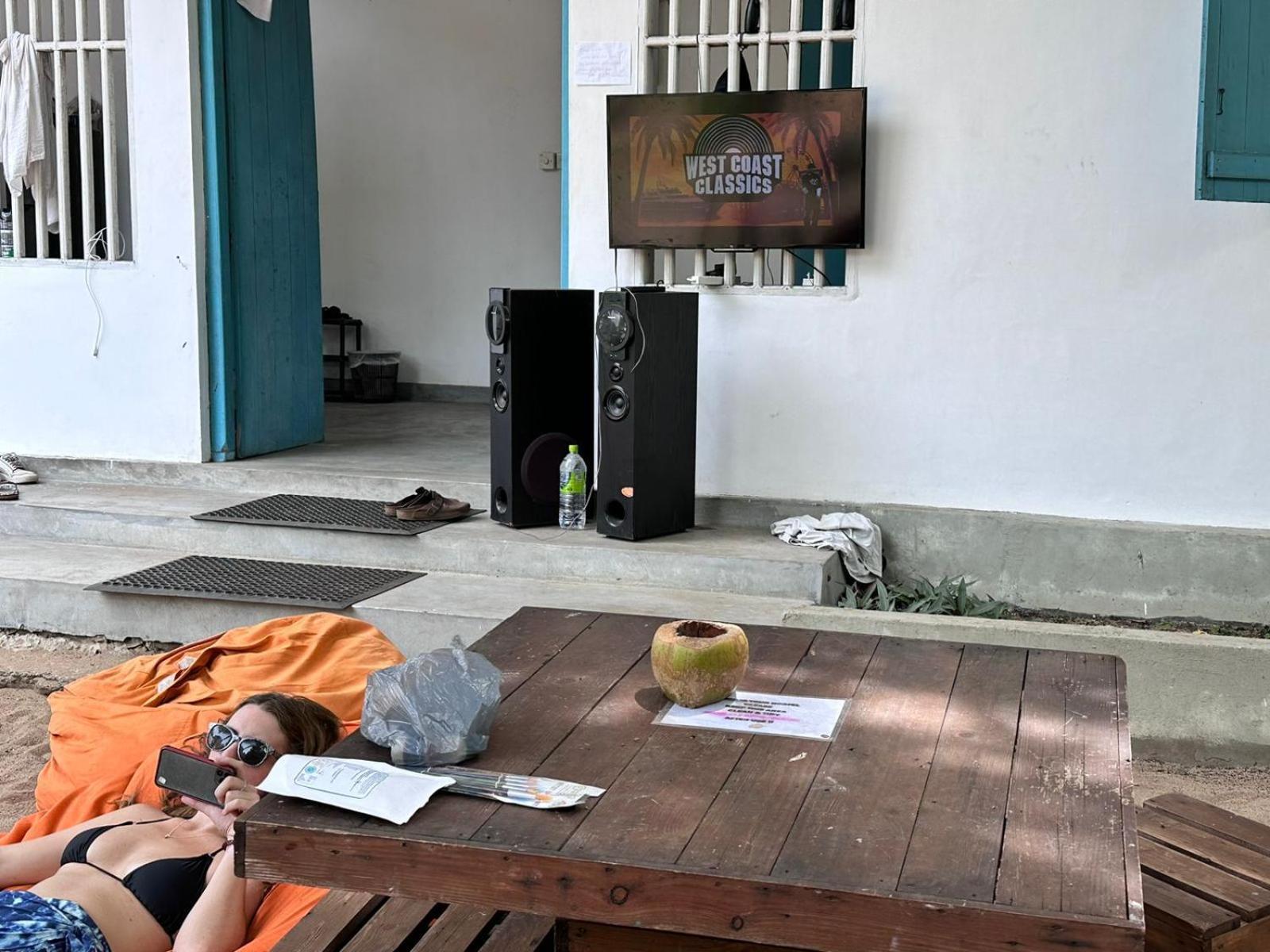 Hangover Hostels Arugam Bay Exterior photo