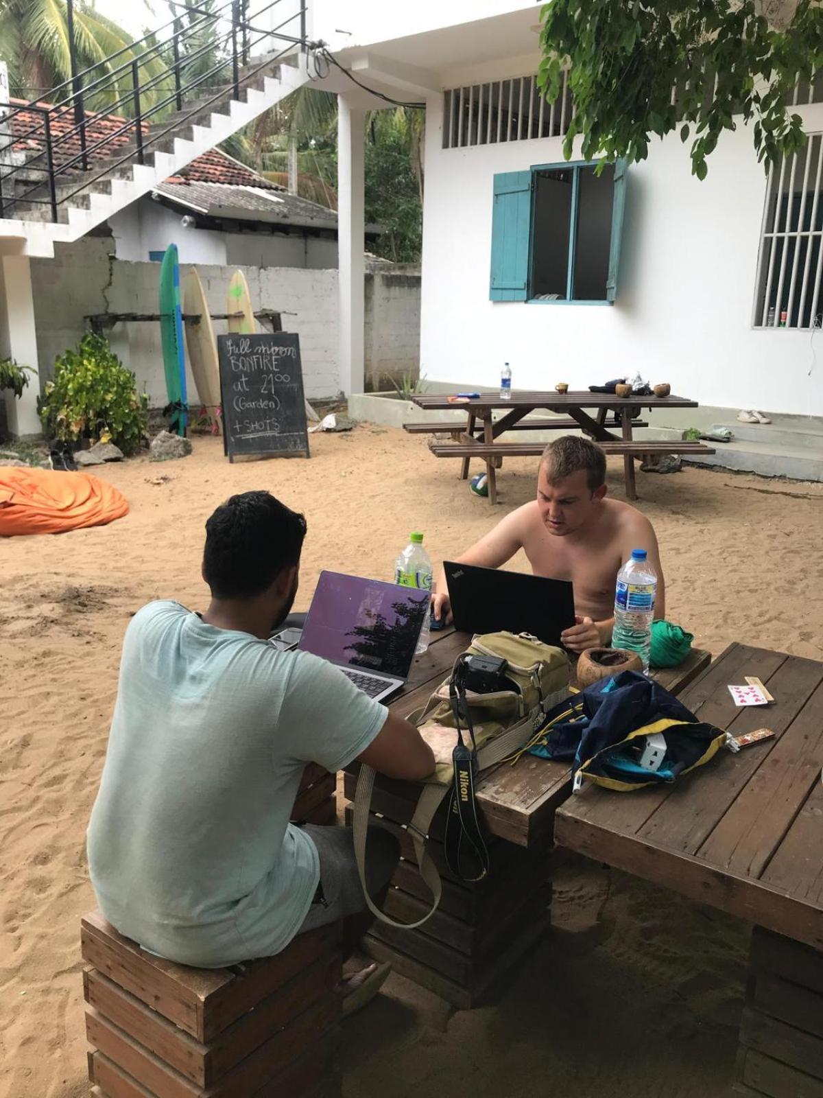Hangover Hostels Arugam Bay Exterior photo