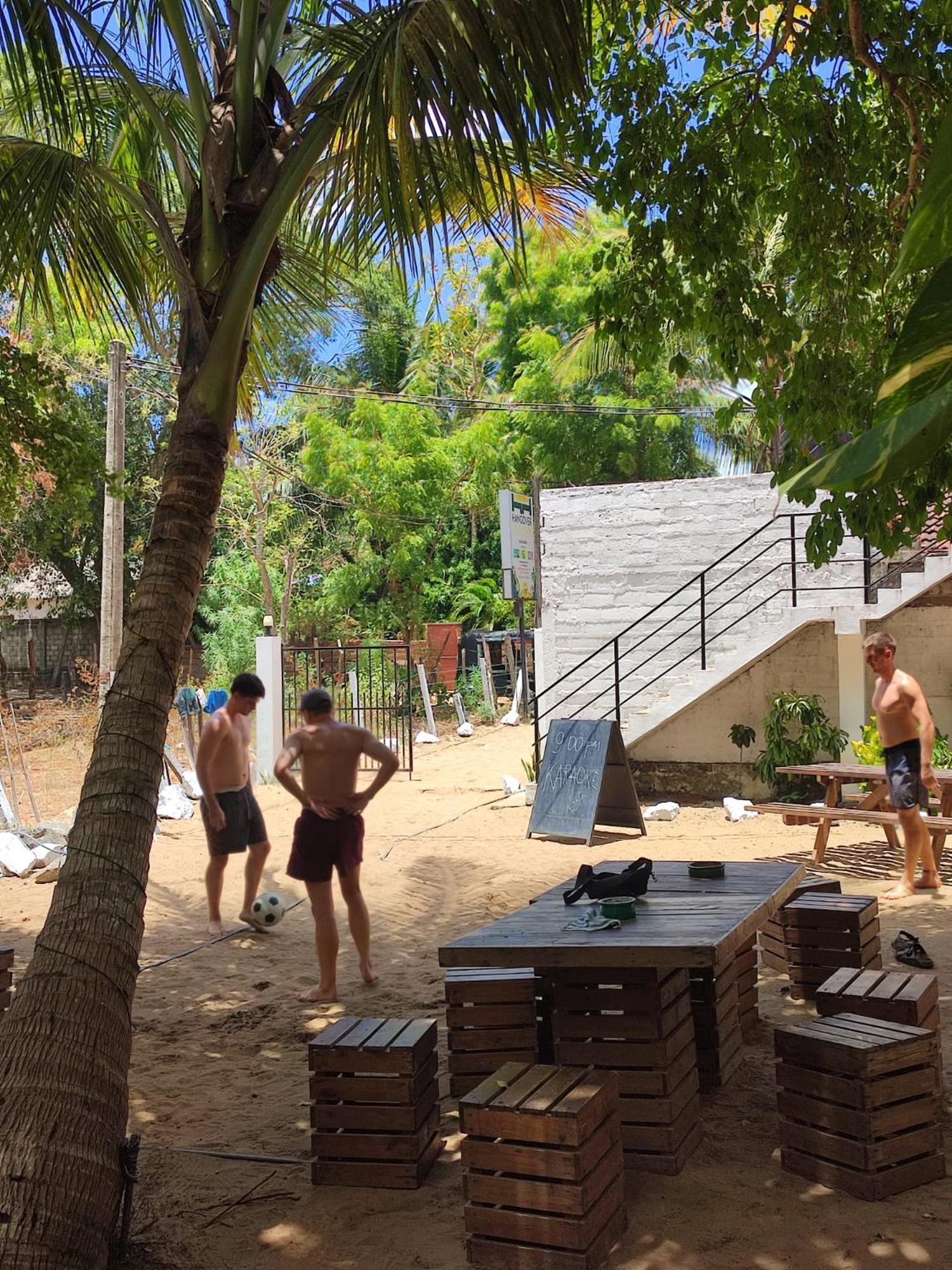 Hangover Hostels Arugam Bay Exterior photo